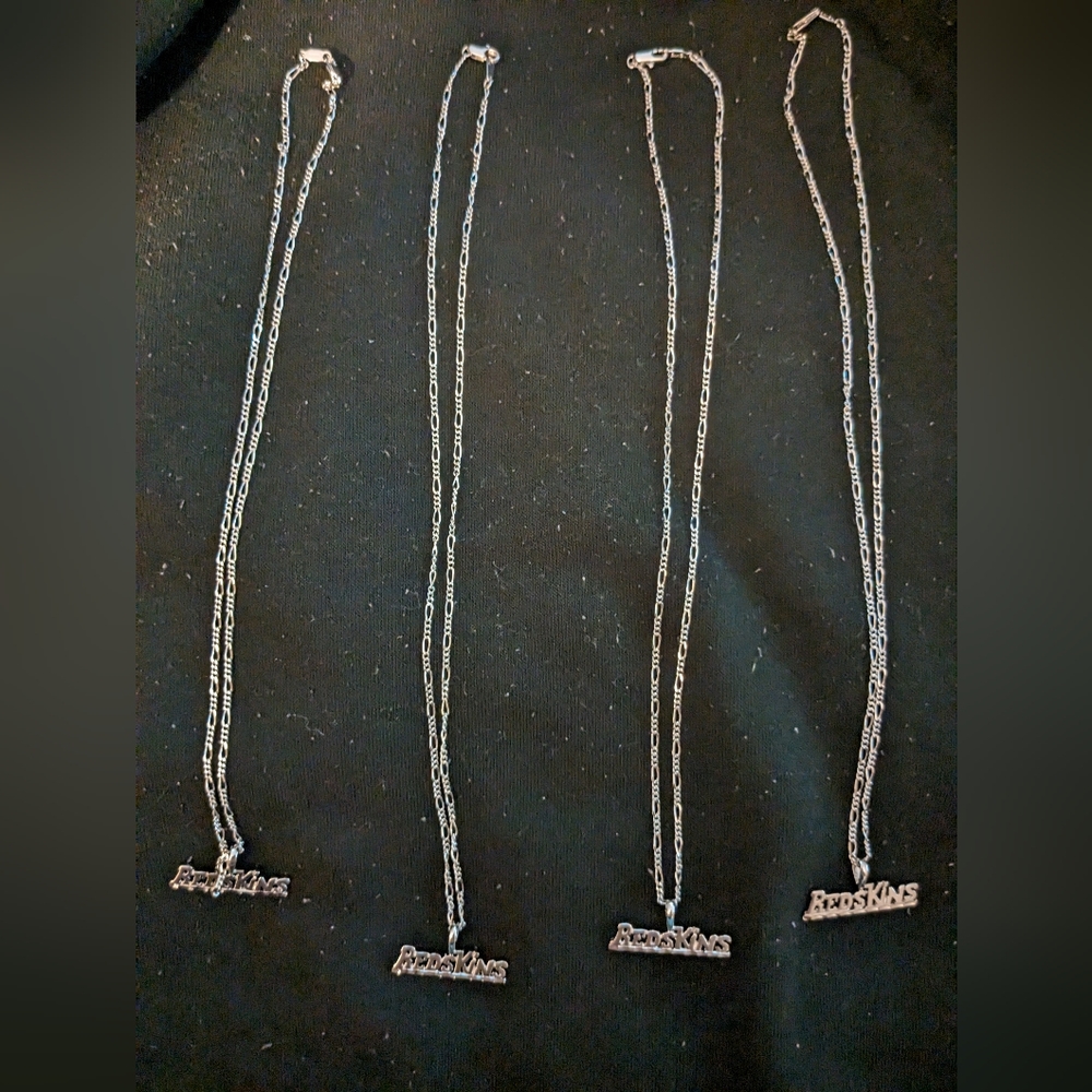 Women's 20 inch.925 Sterling Silver Rhodium Figaro necklace with Redskins charm